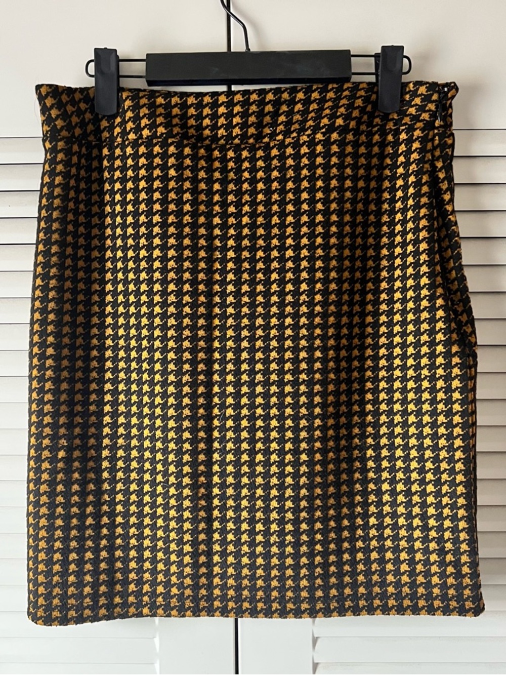 NWOT Vera Moda / Black and Mustard Houndstooth Pencil Skirt / medium